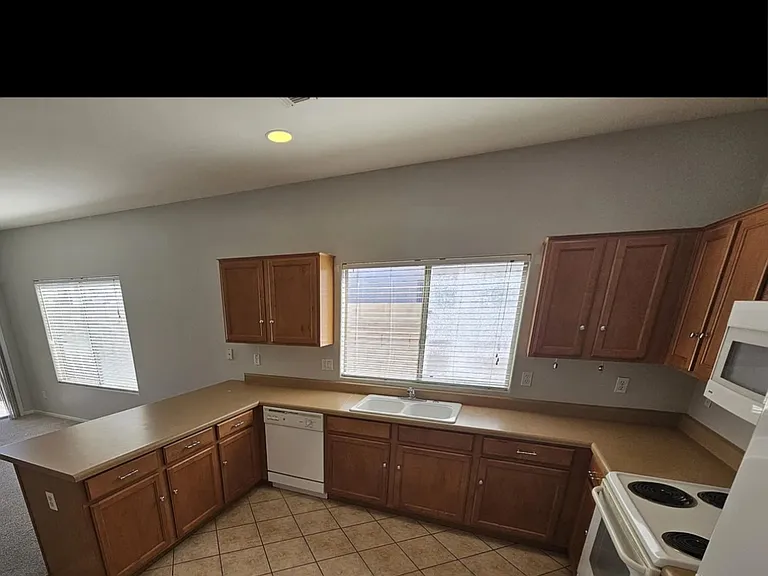 2865 E Superior Rd — Photo 13