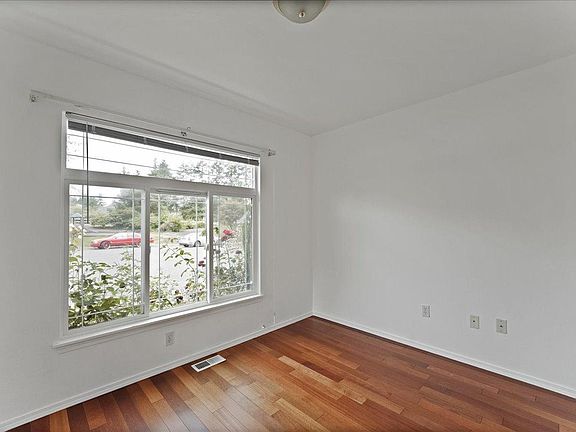 3rd image of 3117 NE 133rd St #C