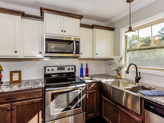 3rd image of 2129 Leah Ln
