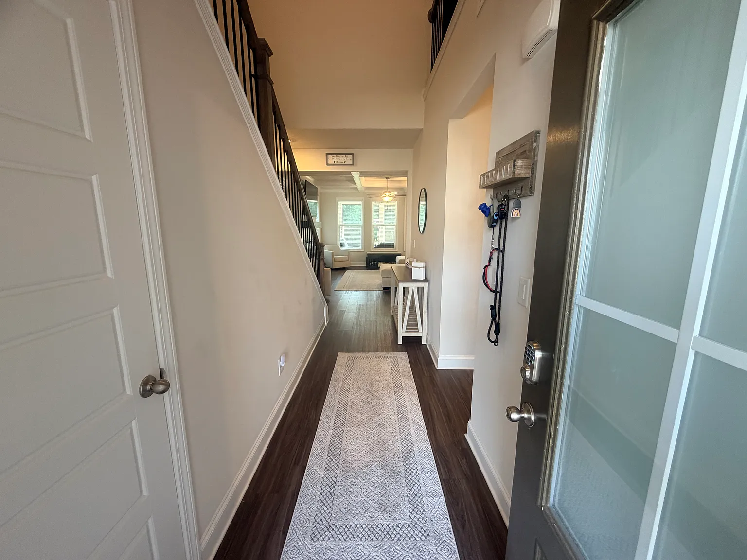 4 bed, 2717 sqft, $2,400 — Photo 2