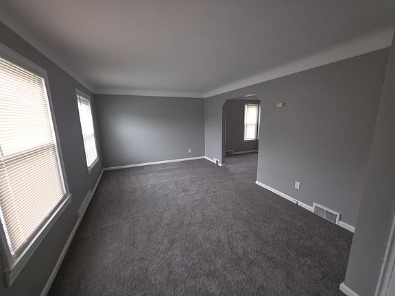 4th image of 4844 Chatsworth St #2