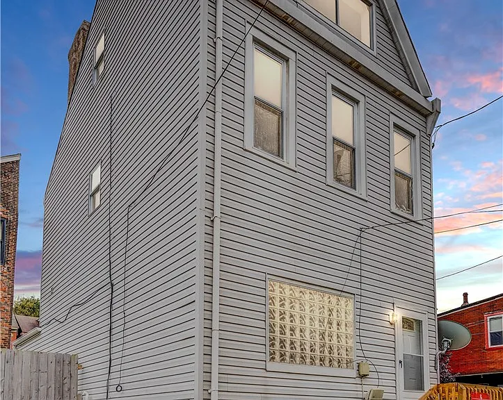 5264 Dresden Way — Photo 1