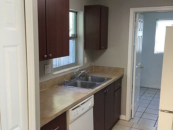 4th image of 4915 S 82nd St