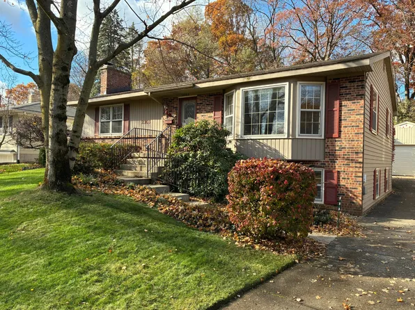 2303 Sylvan Ave SE, Grand Rapids, MI 49506