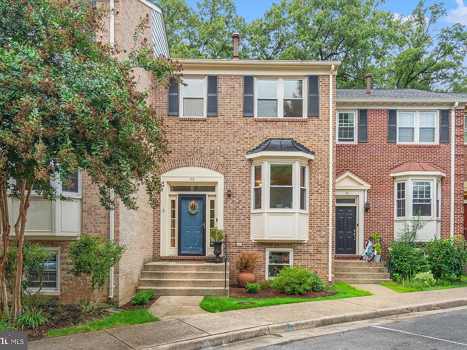 1st image of 32 Carriage House Cir