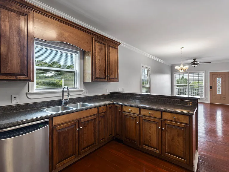 3516 Walnut Grove Ln NE — Photo 12