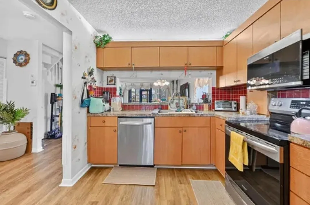 Quiet cozy townhouse 3bed 2.5bath with lake view — Photo 3
