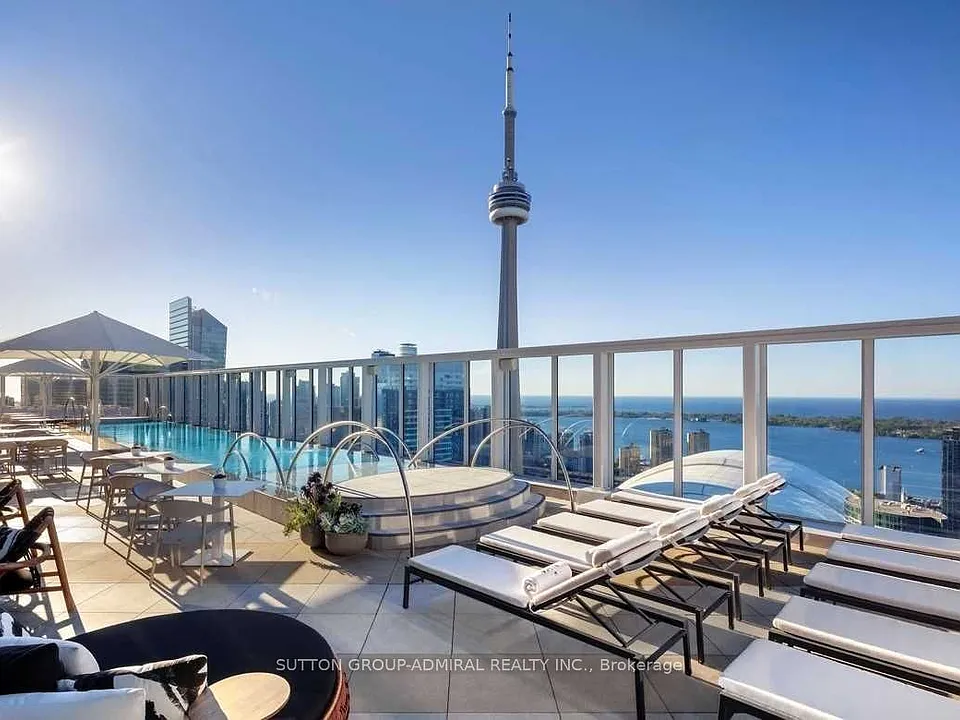 88 Blue Jays Way #1607