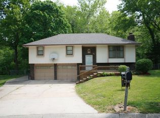 9713 N Overhill Dr, Kansas City, MO 64152