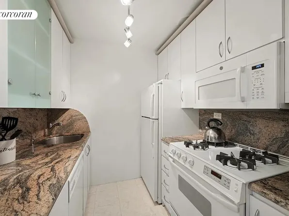 155 East 34th Street image 5 of 7