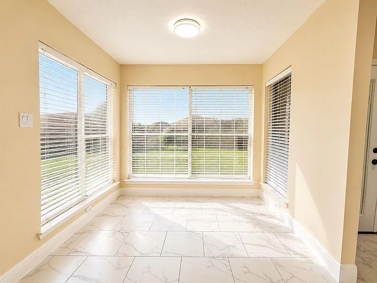 11840 Spring Grove Dr — Photo 6