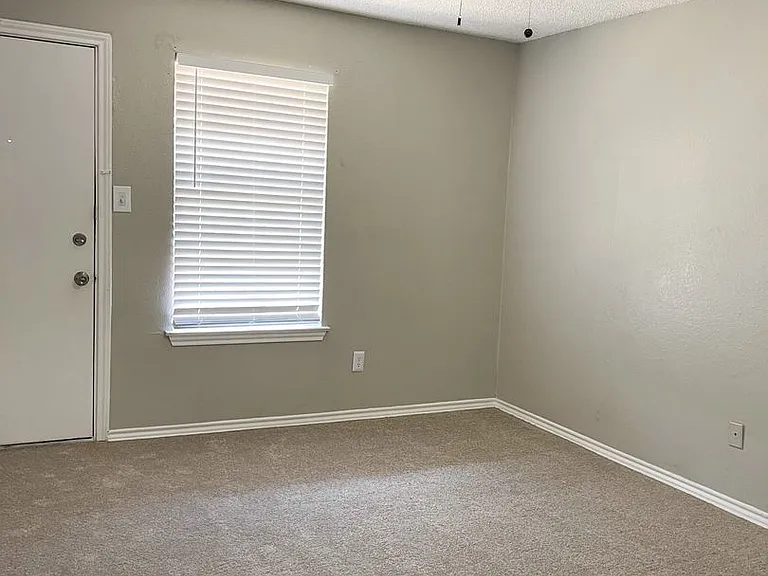 3334 Heritage Ln — Photo 7