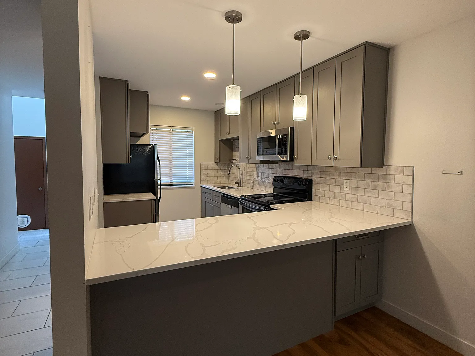 2 bed, 1800 sqft, $2,450 — Photo 4