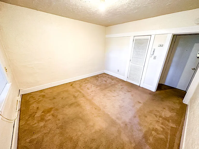 Regis Apartments — Photo 13