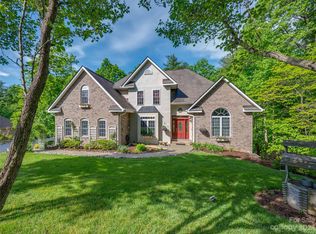 417 Kanuga Forest Dr, Hendersonville, NC 28739