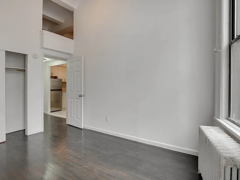 220 Park Ave S #3C — Photo 2