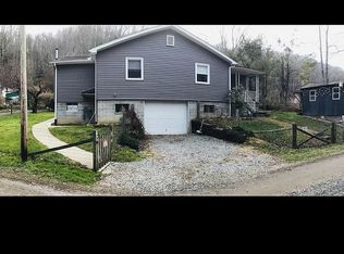 26 Mill Creek Rd, Mount Hope, WV 25880