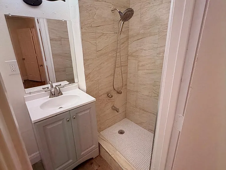2039 Sauvage Ave — Photo 9