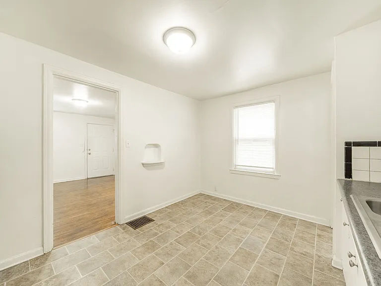 4326 Crittenden Ave #4326 — Photo 13