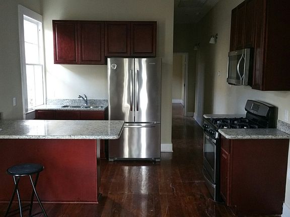 2nd image of 3152 Toulouse St