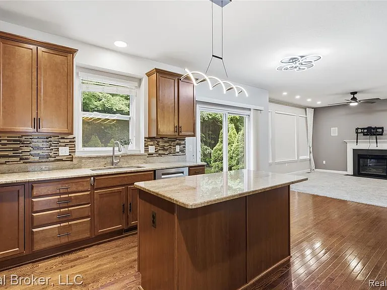 26978 Maxwell Ct — Photo 6