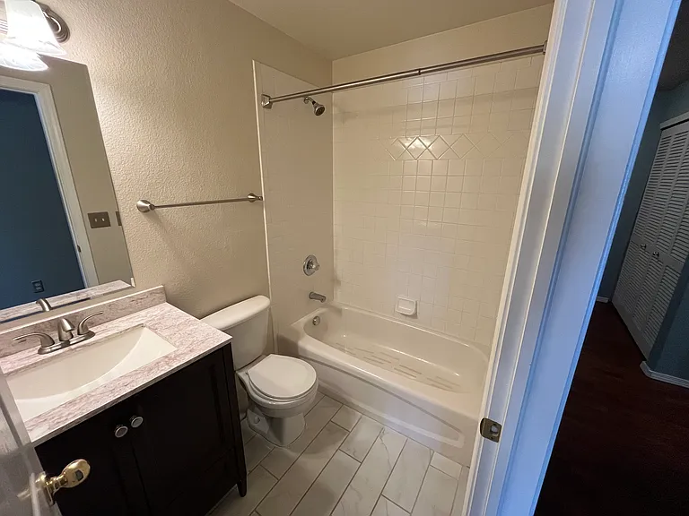 3040 Mandalay Grv #6 — Photo 6