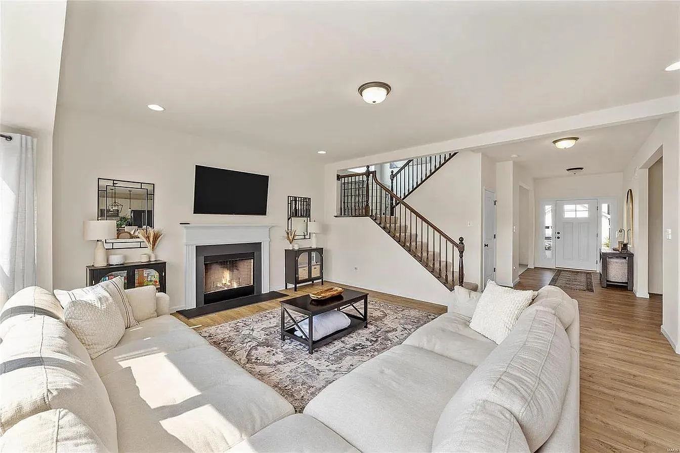 4 bed, 2.5 bath, 3000 sqft, $2,950 — Photo 4