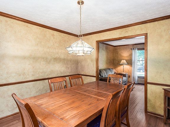 4th image of 1093 Lyndale Dr