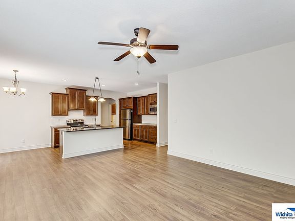 3rd image of 909 W Onewood Ct