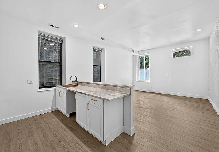1704 S Tucker Blvd #A — Photo 4