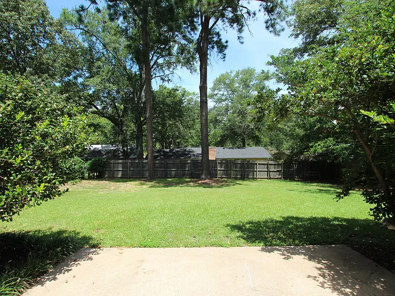 2930 Williamsburg Dr — Photo 25