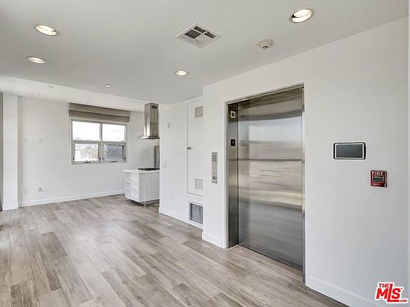 5th image of 600 S La Brea Ave Floor 3