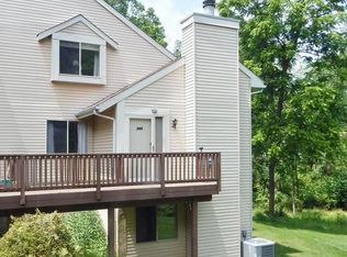 343 Green Meadow Ln, Horsham, PA 19044