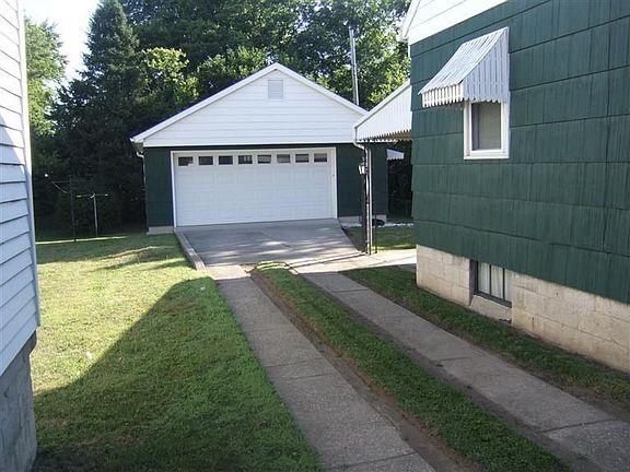 5th image of 1123 E Canal St