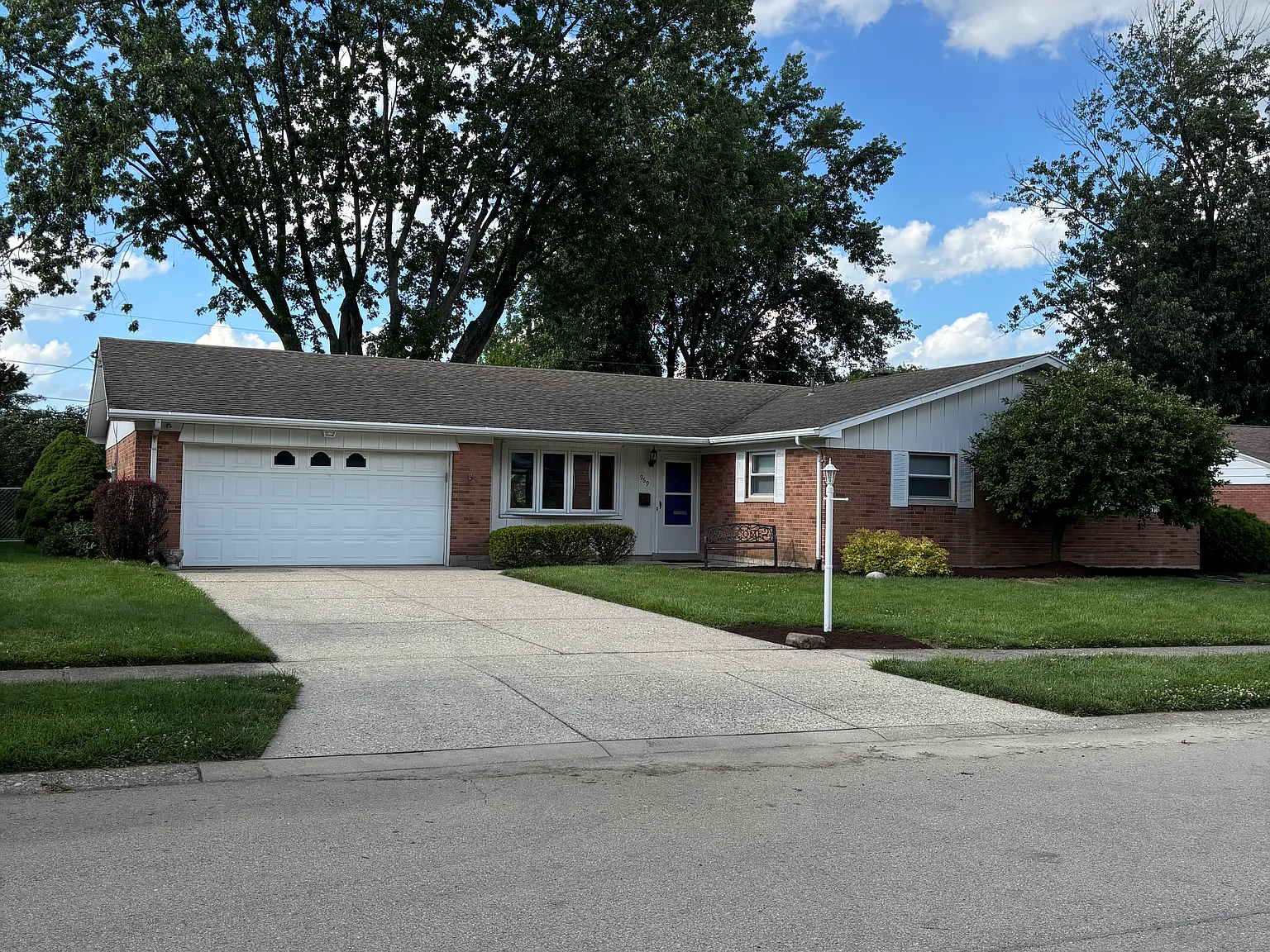 3 bed, 2025 sqft, $3,000 — Photo 2