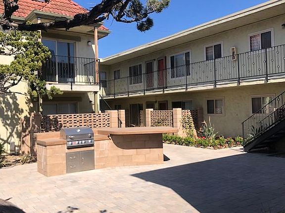 2nd image of 5050 Santa Monica Ave #6