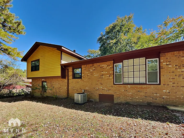 2050 Sandgate Cir — Photo 17