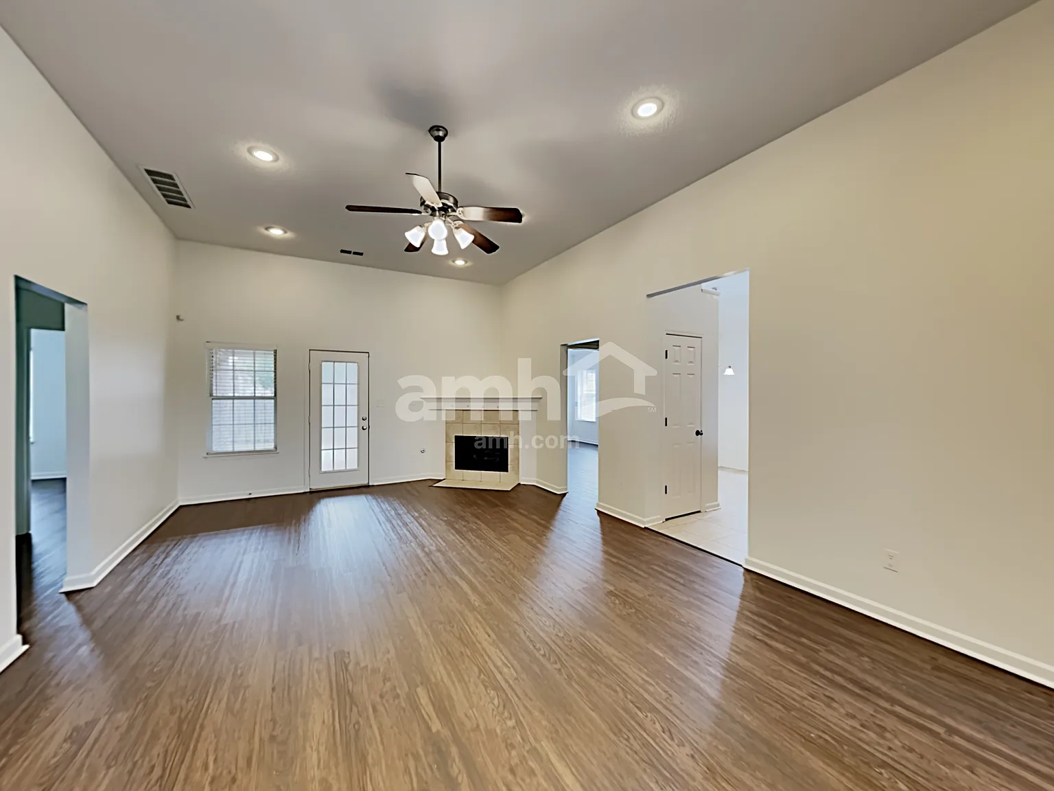4 bed, 2.0 bath, 1954 sqft, $2,115 — Photo 4
