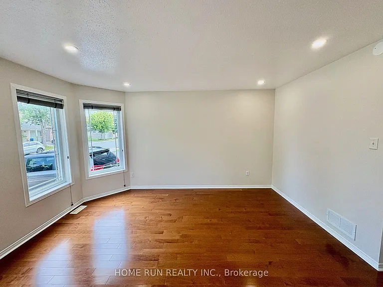 52 Collington St — Photo 6