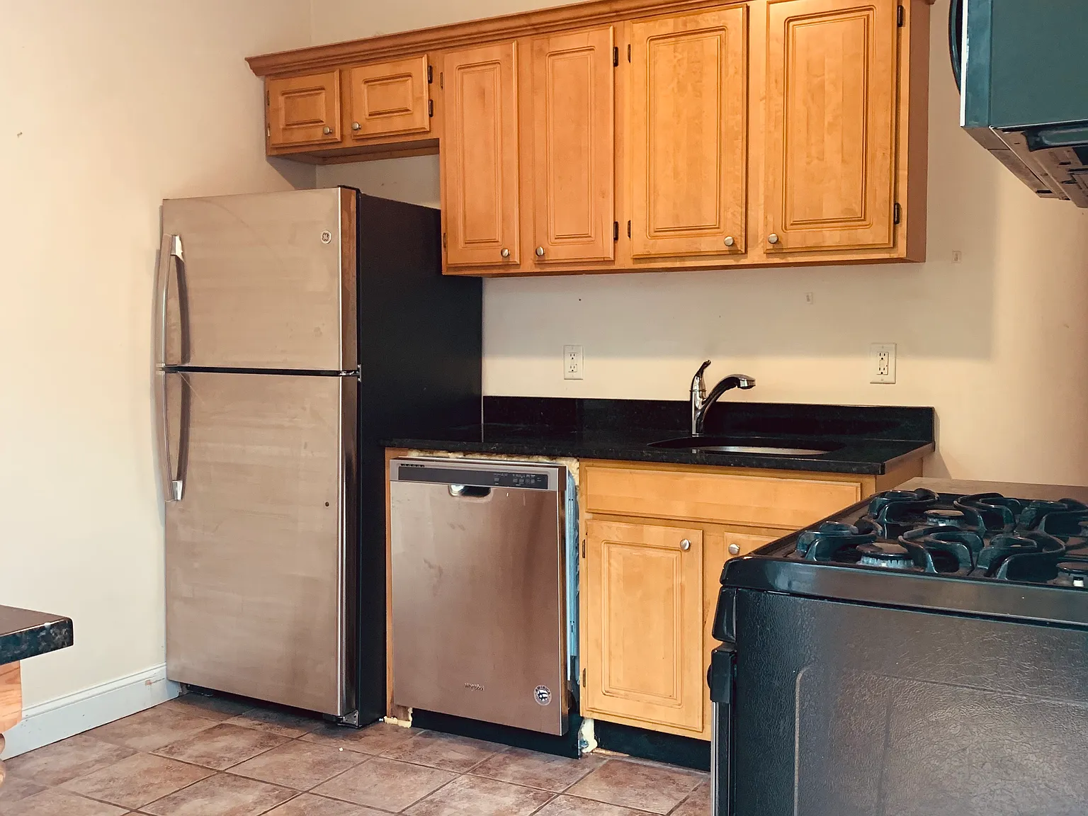4 bed, 1350 sqft, $4,000 — Photo 2