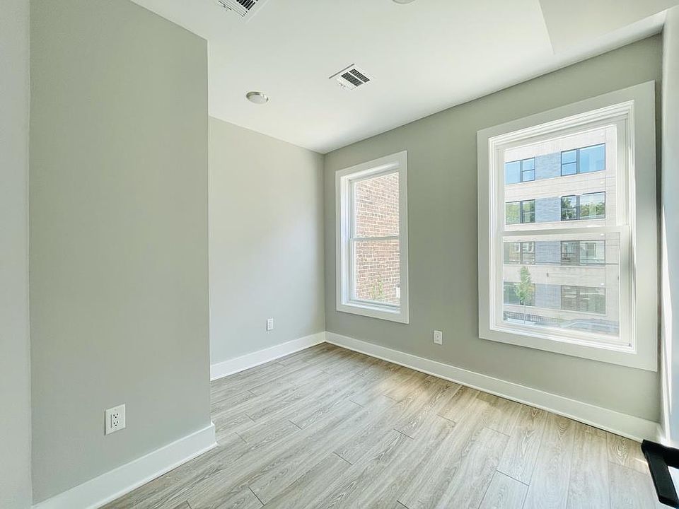 2nd image of 20 Yale Ave #2R