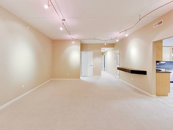 3rd image of 940 Augusta Way APT 105