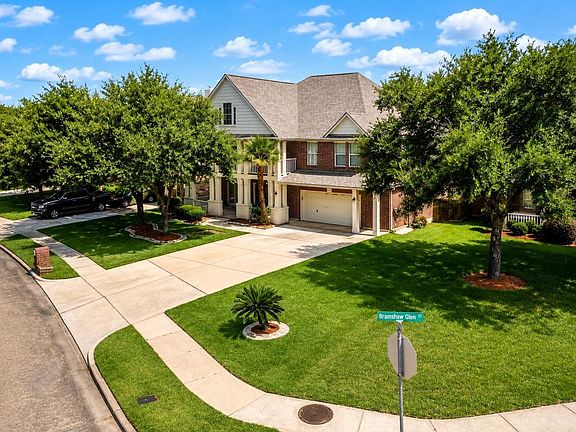 3rd image of 6818 Russelfield Ln