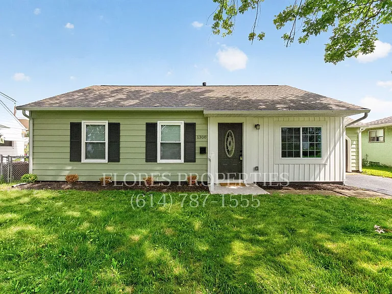 1300 Evaline Dr — Photo 3