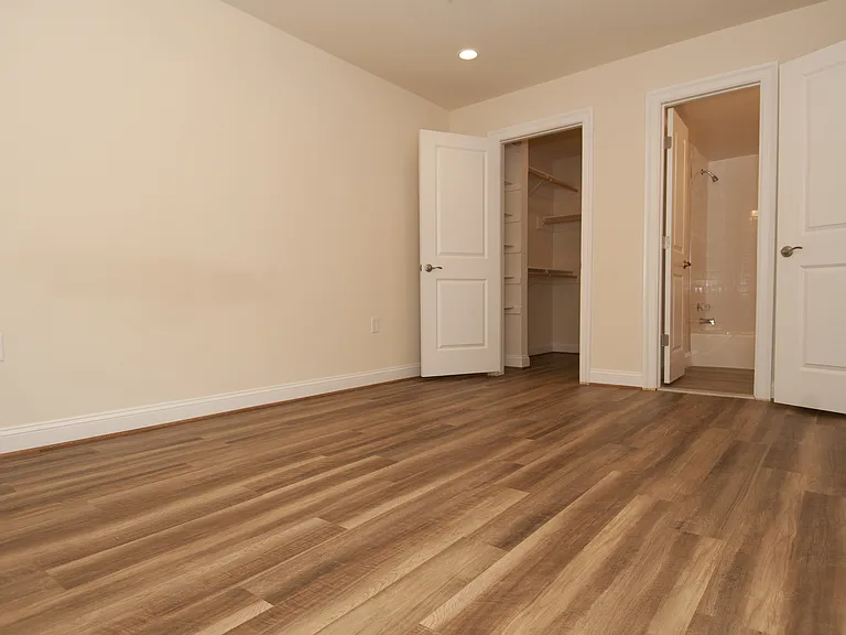 Chestnut Apartments — Photo 15