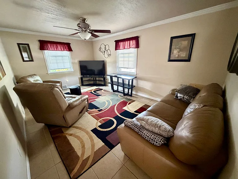 7408 Yale Ave — Photo 5