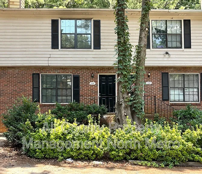 2245 Highpoint Rd — Photo 1