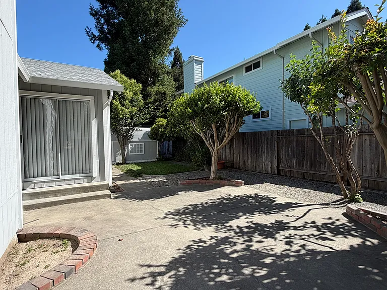 100 Cornell St — Photo 23
