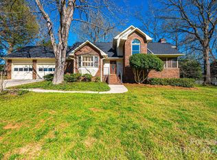 1052 10th Street Ct NW, Hickory, NC 28601