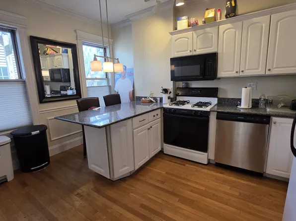 198 L St #3, Boston, MA 02127